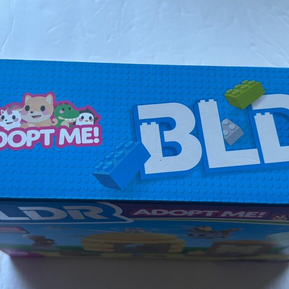 NEW BLDR Adopt Me! Coffee Shop Inerior with Queen Bee Building Set - 225 Pieces - Picture 13 of 13